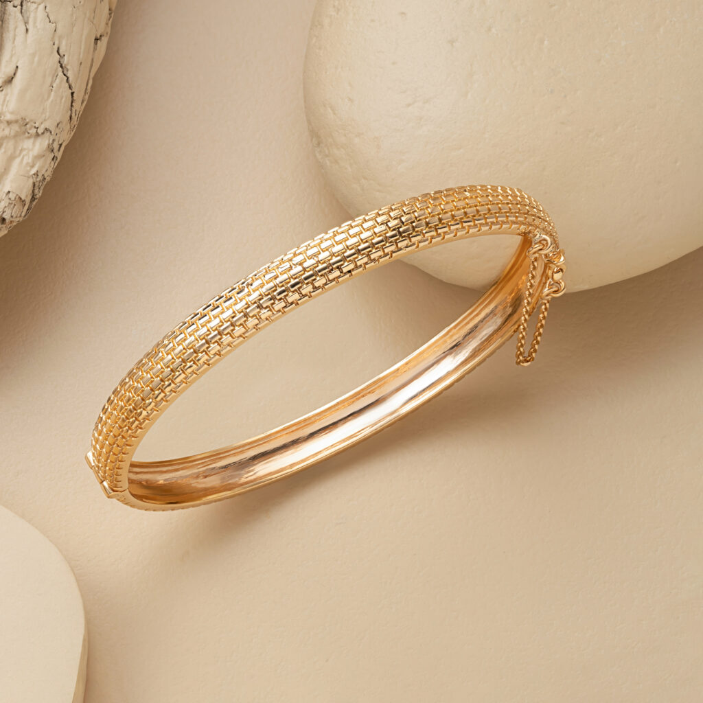 Fine gold bangle by Hibaat