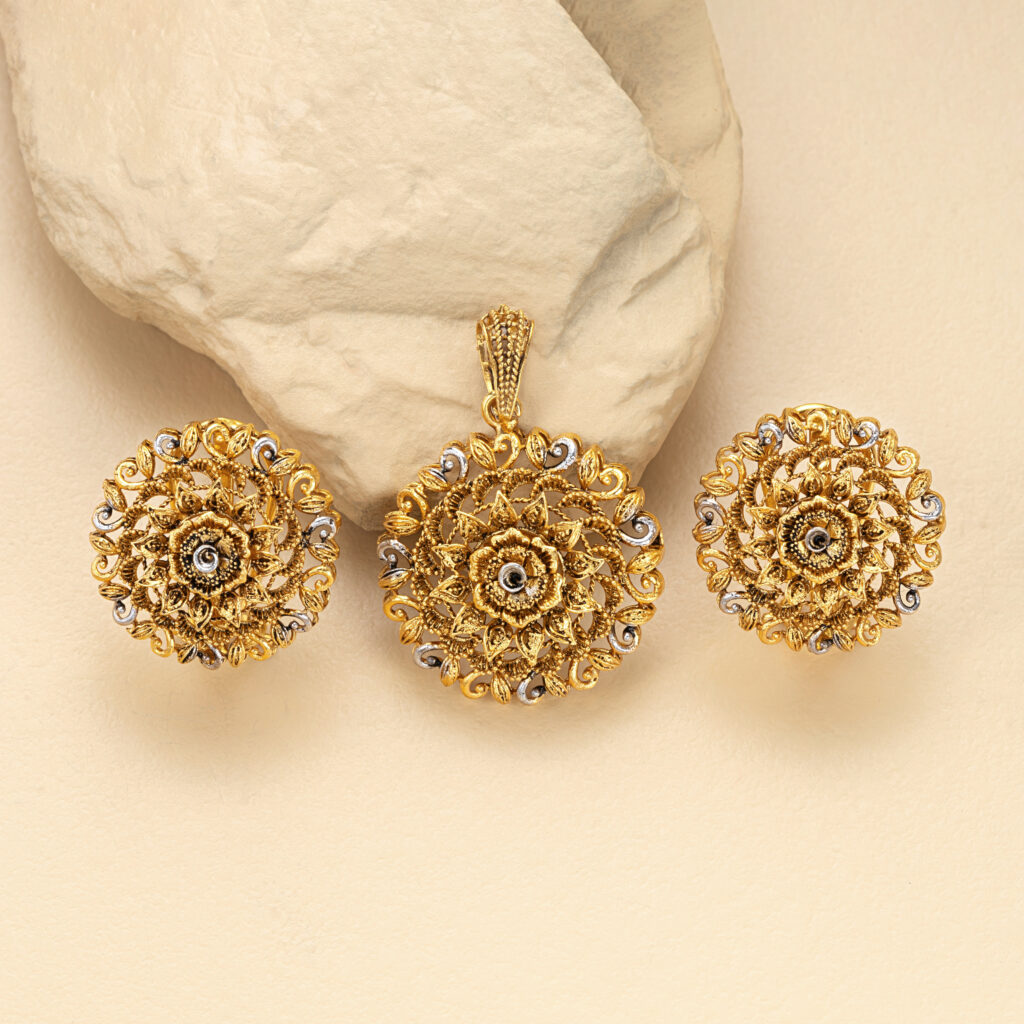 Fine gold pendant set by Hibaat