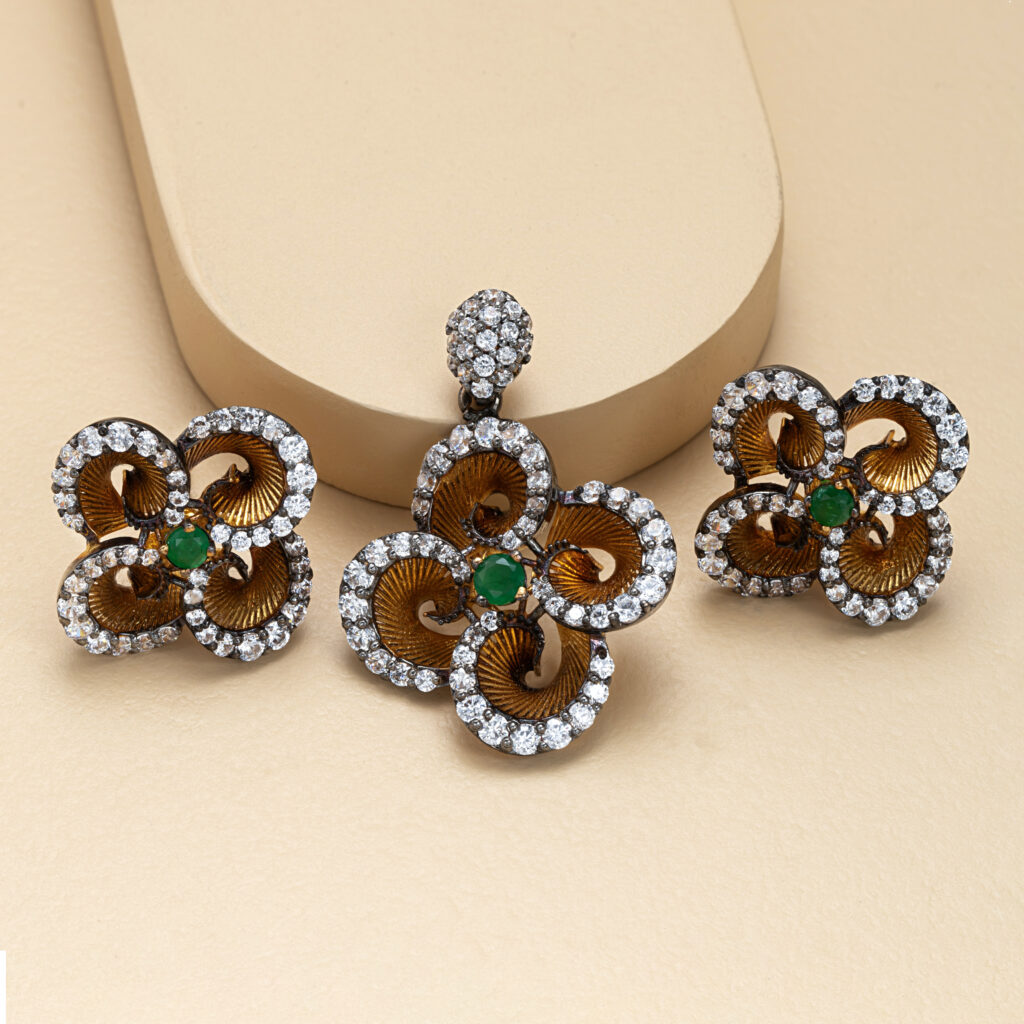 Fine gold pendant set by Hibaat