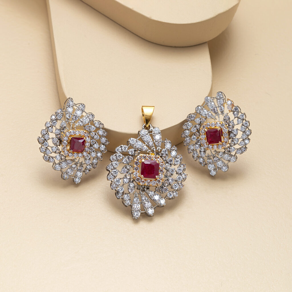 Fine gold pendant set by Hibaat