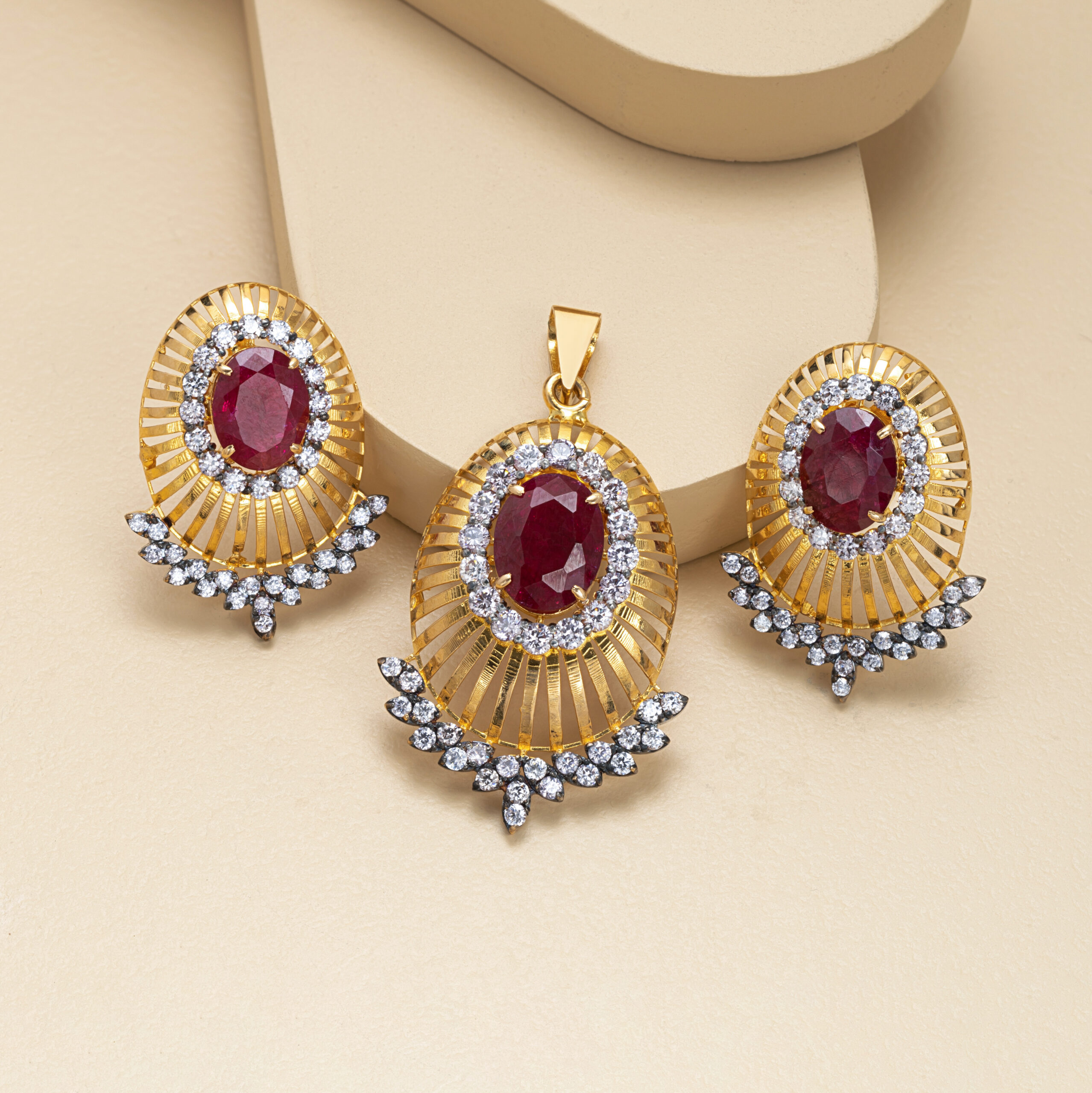 The Yaqoot locket set with rubies