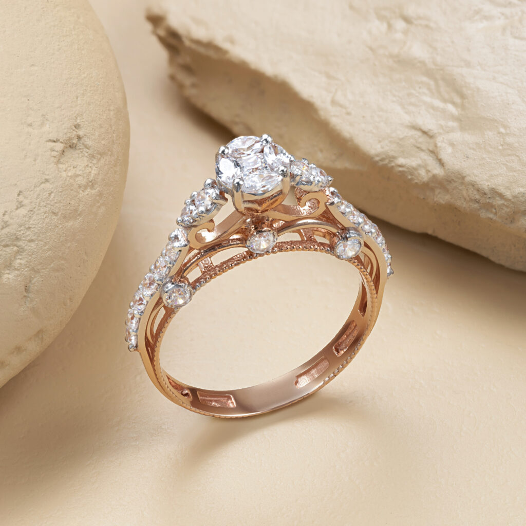Fine gold ring by Hibaat