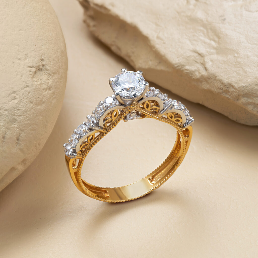 Fine gold ring by Hibaat