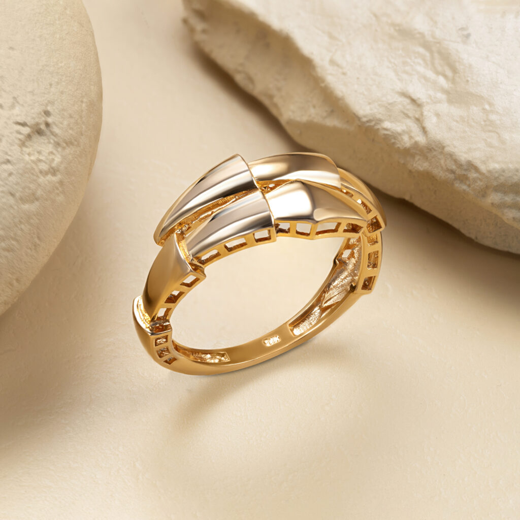 Fine gold ring by Hibaat