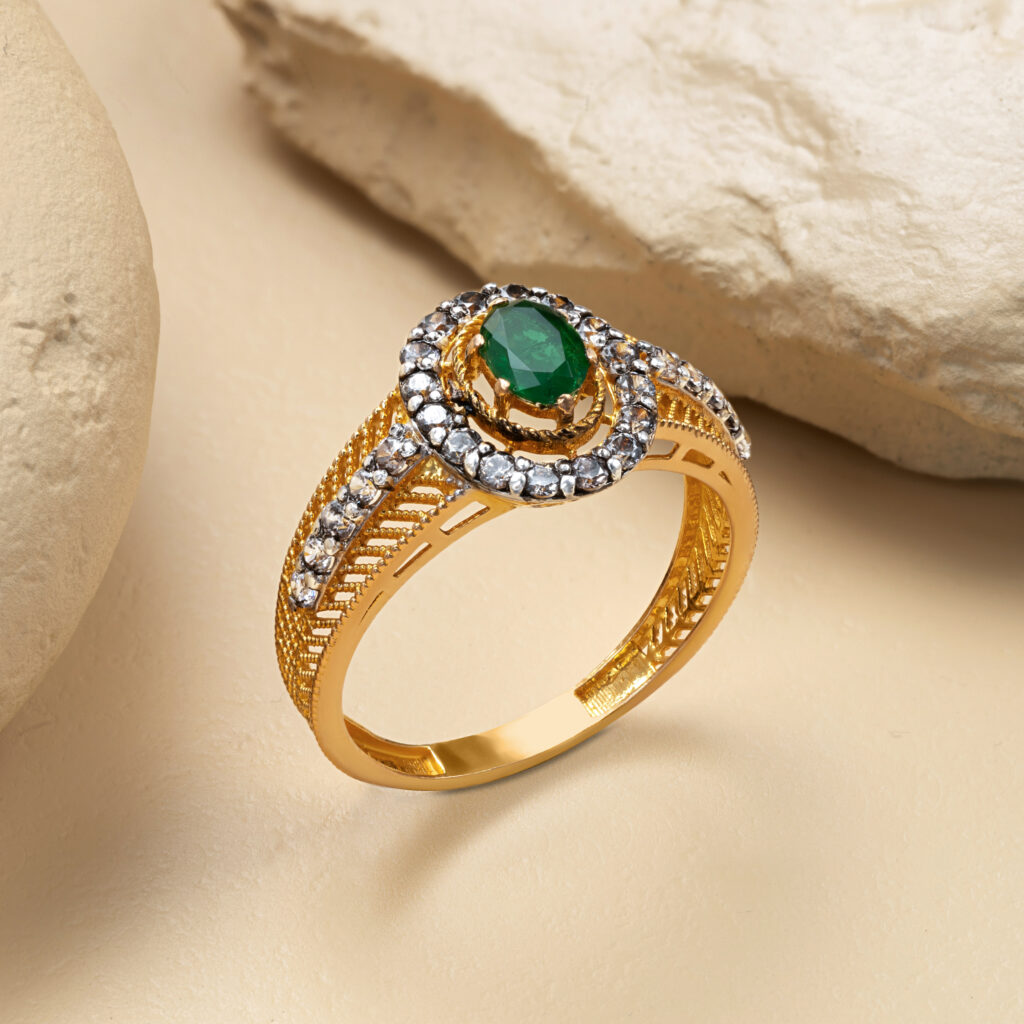 Fine gold emerald ring by Hibaat