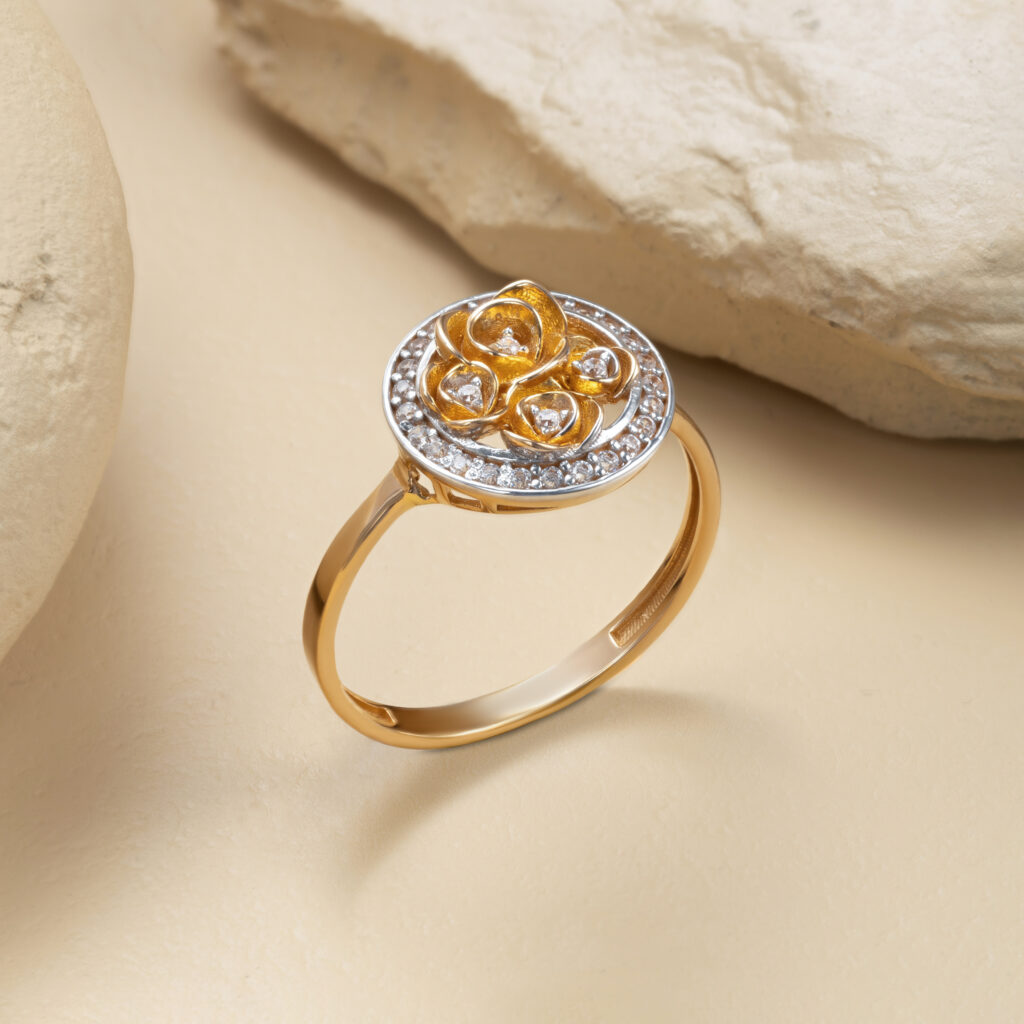 Fine gold ring by Hibaat