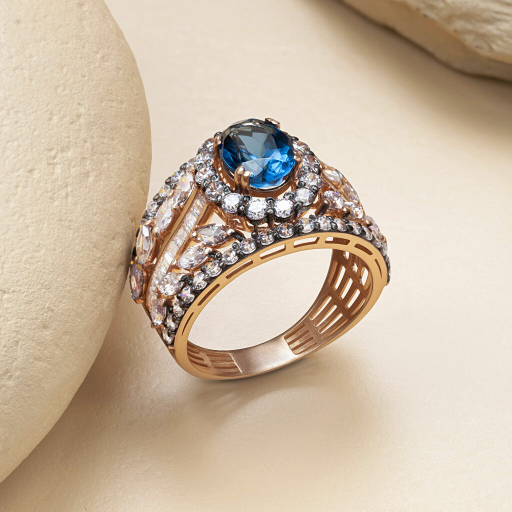 Fine gold sapphire ring by Hibaat