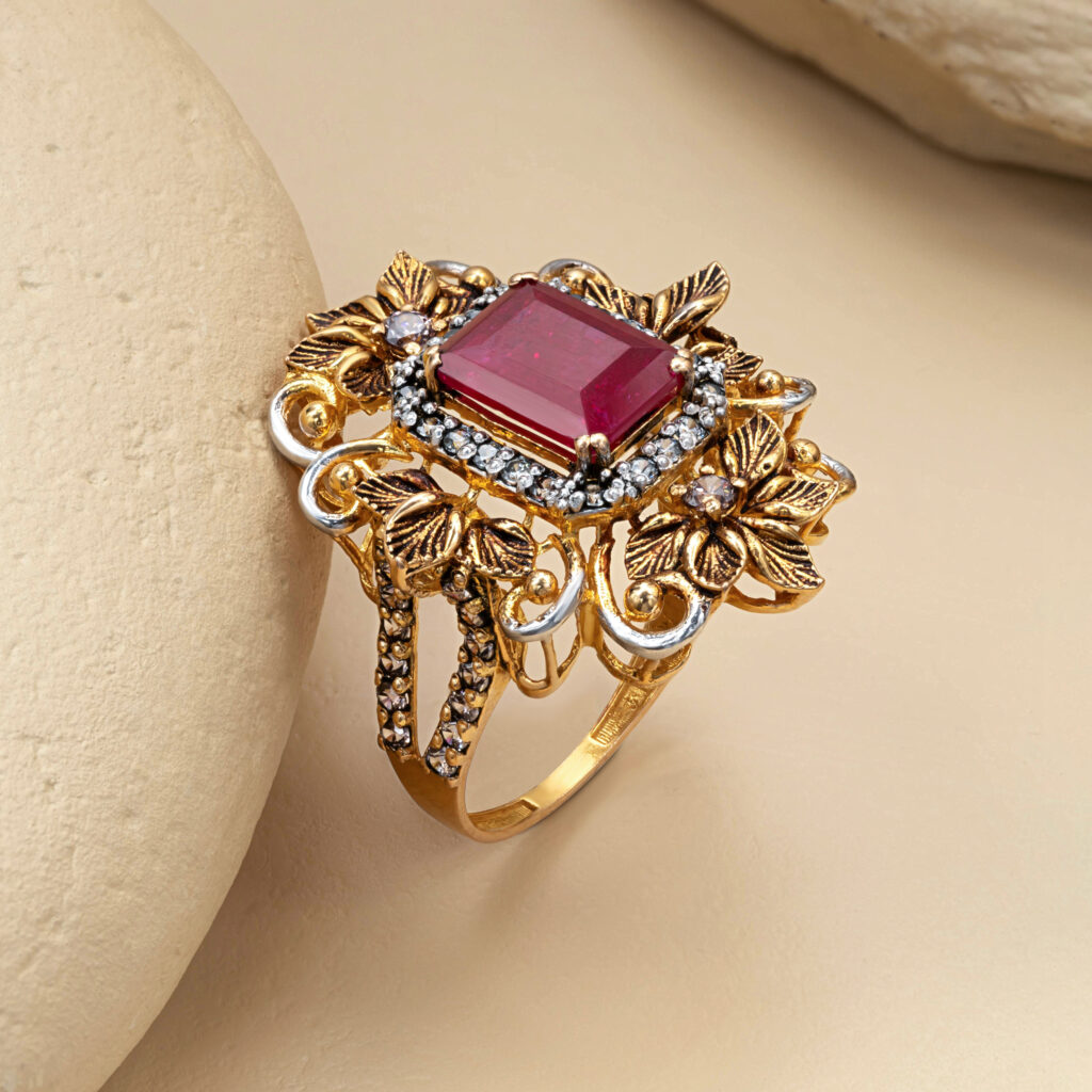 Fine gold ruby ring by Hibaat