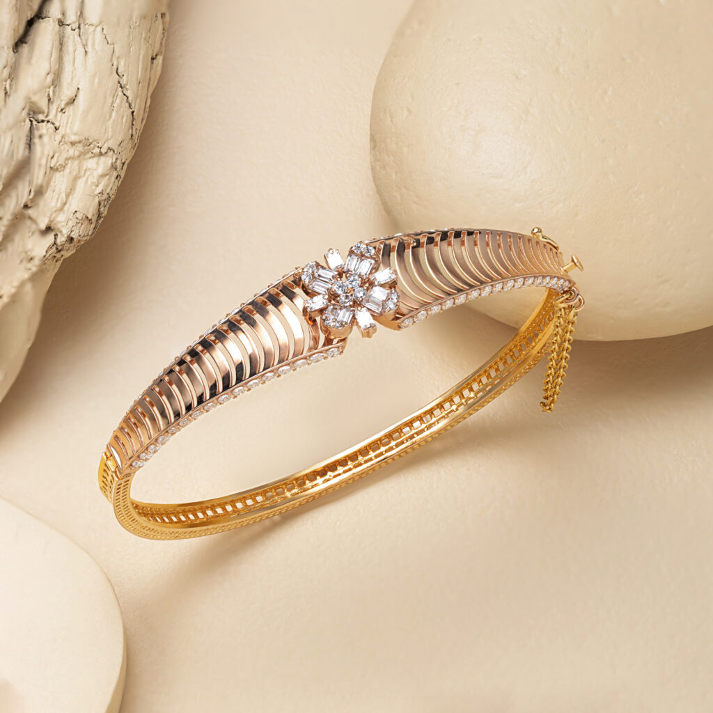 Fine gold bangle by Hibaat