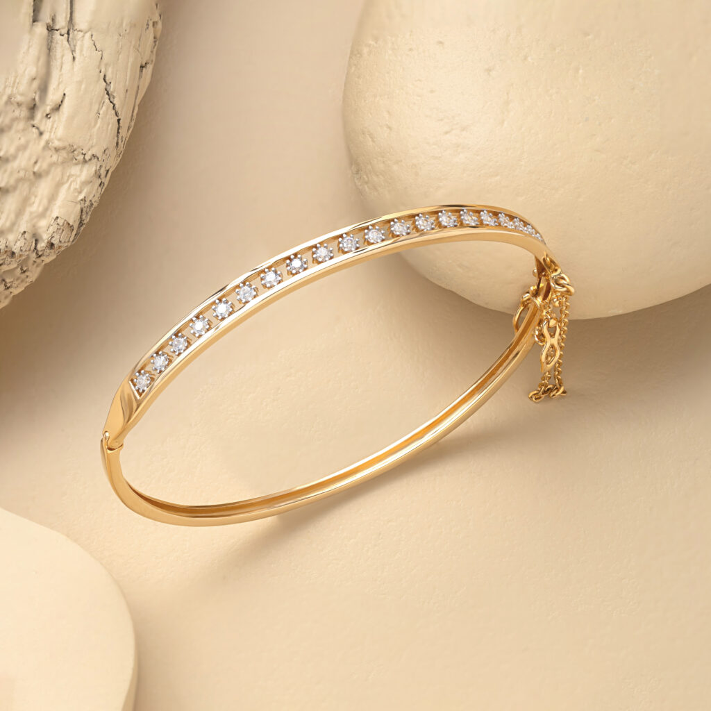 Fine gold bangle by Hibaat