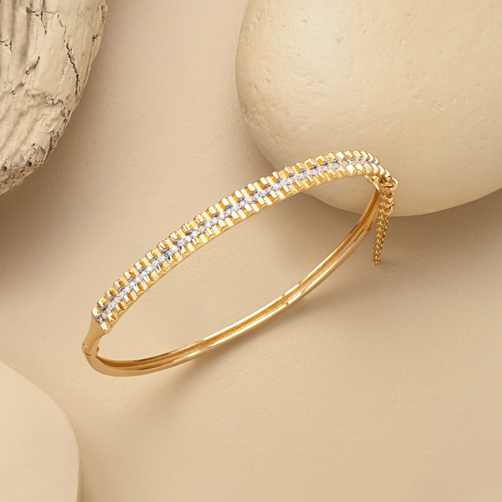 Fine gold bangle by Hibaat