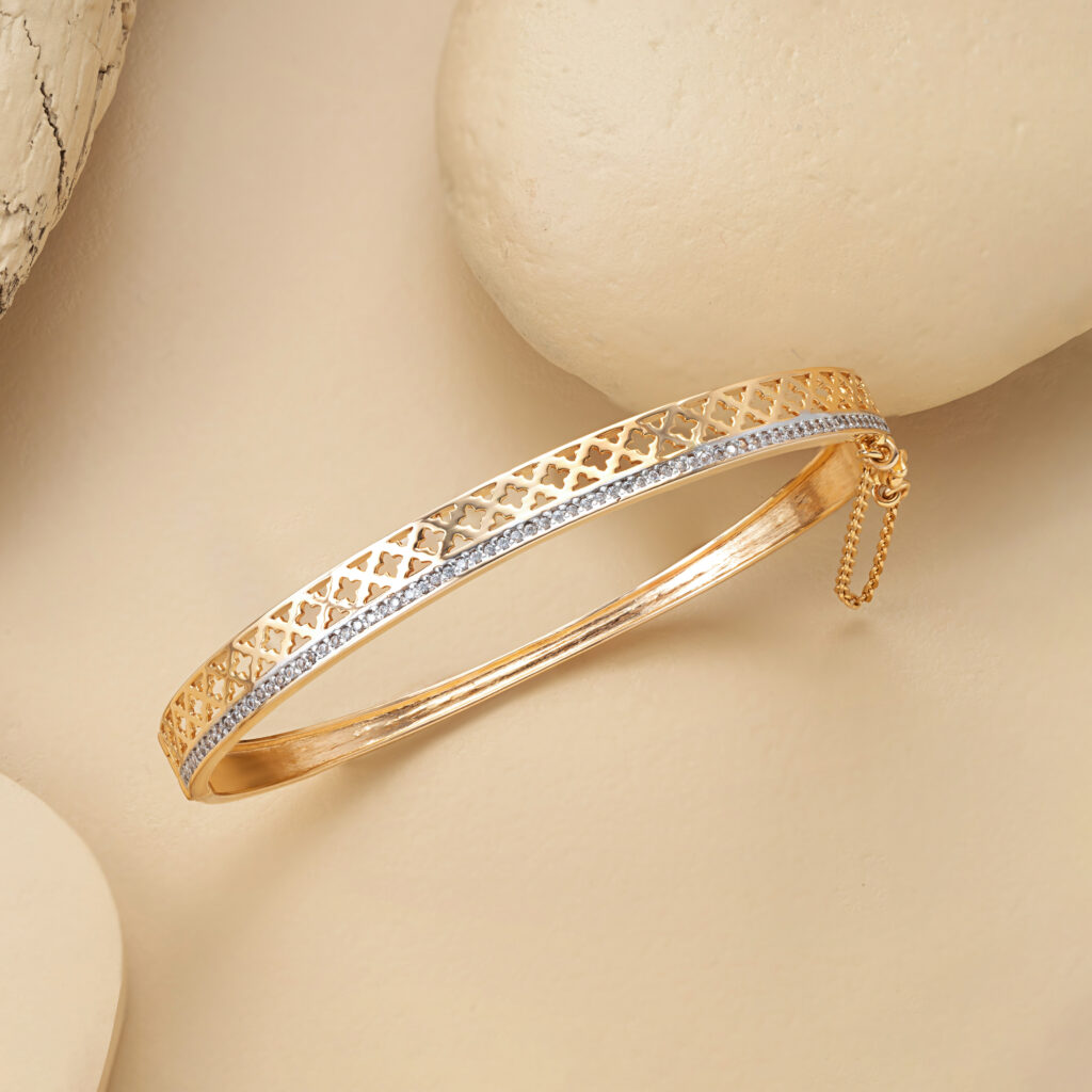 Fine gold bangle by Hibaat