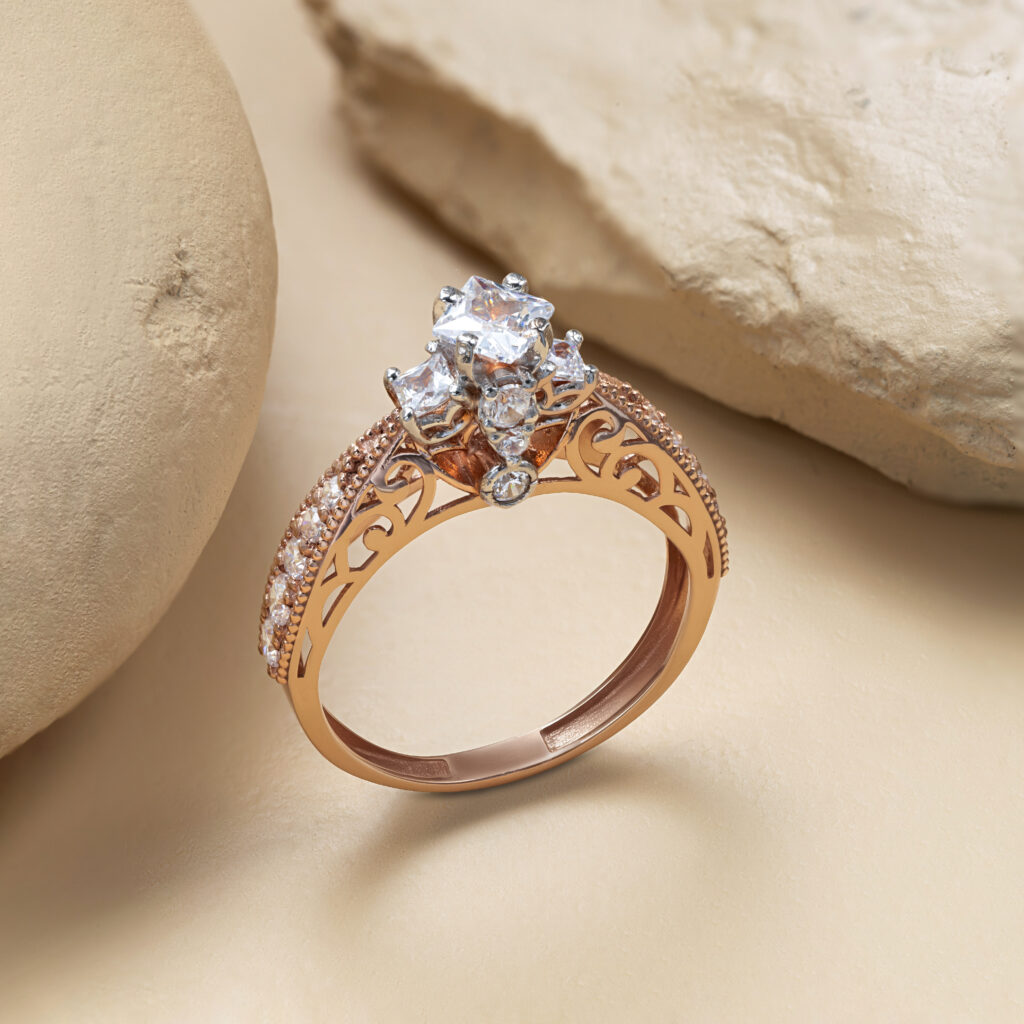 Fine gold ring by Hibaat