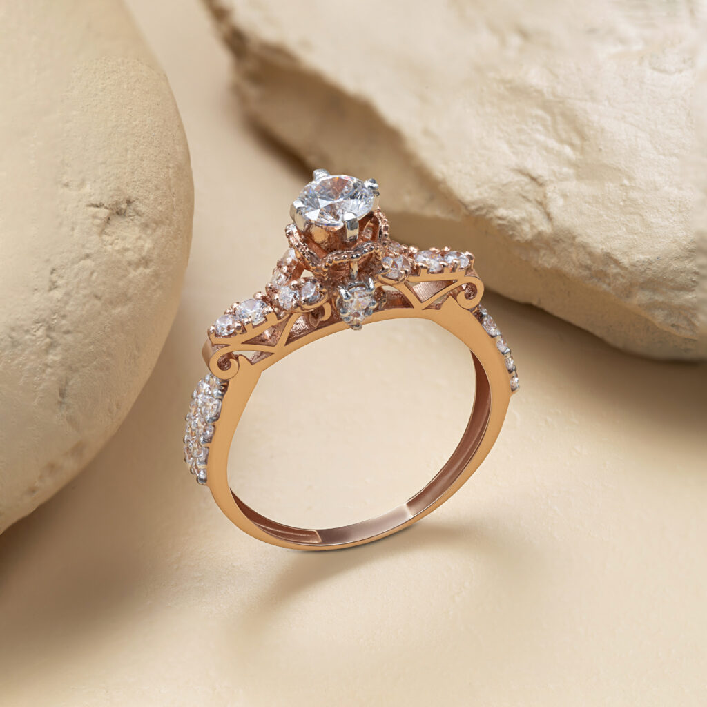 Fine gold ring by Hibaat