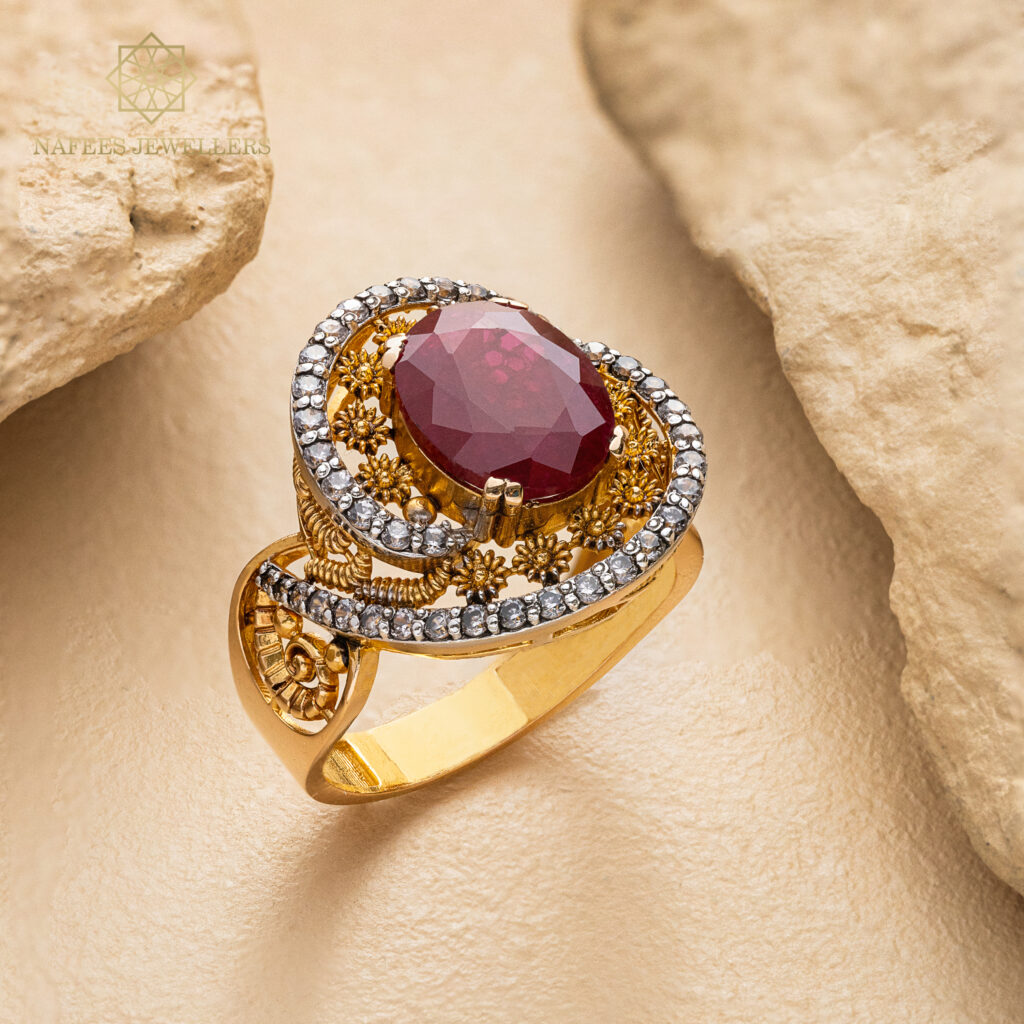 Fine gold ring by Hibaat
