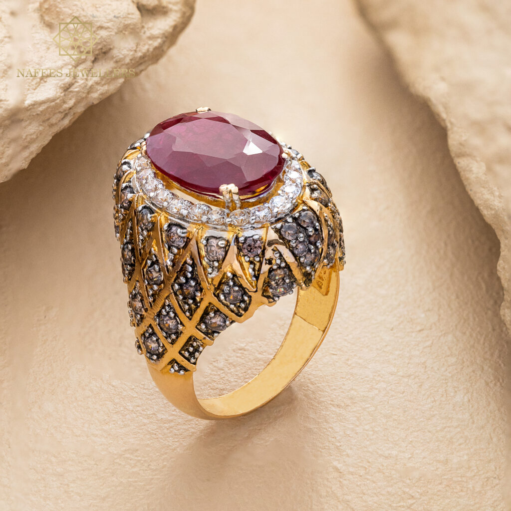Fine gold ring by Hibaat