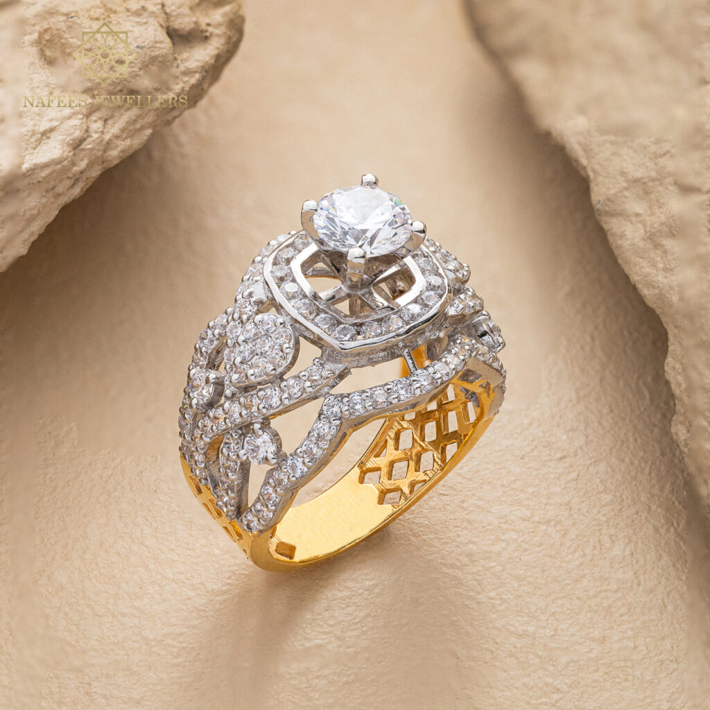 Fine gold ring by Hibaat