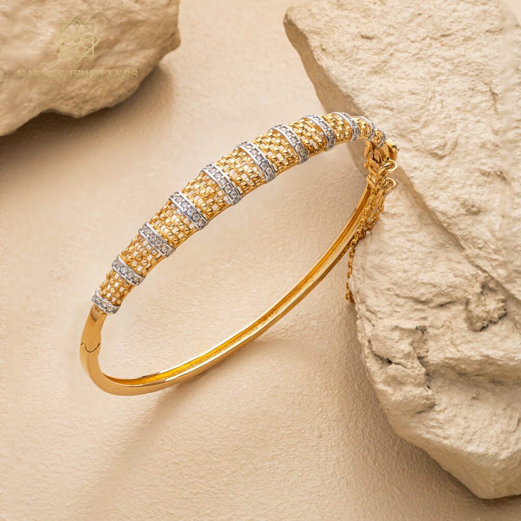 Fine gold bangle by Hibaat