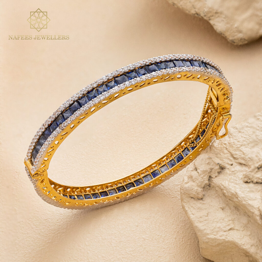 Fine gold bangle by Hibaat