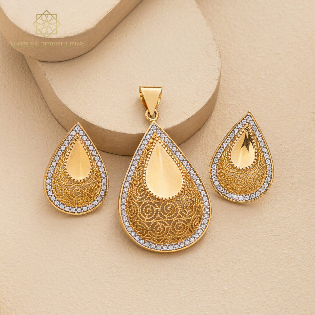 Pendant sets