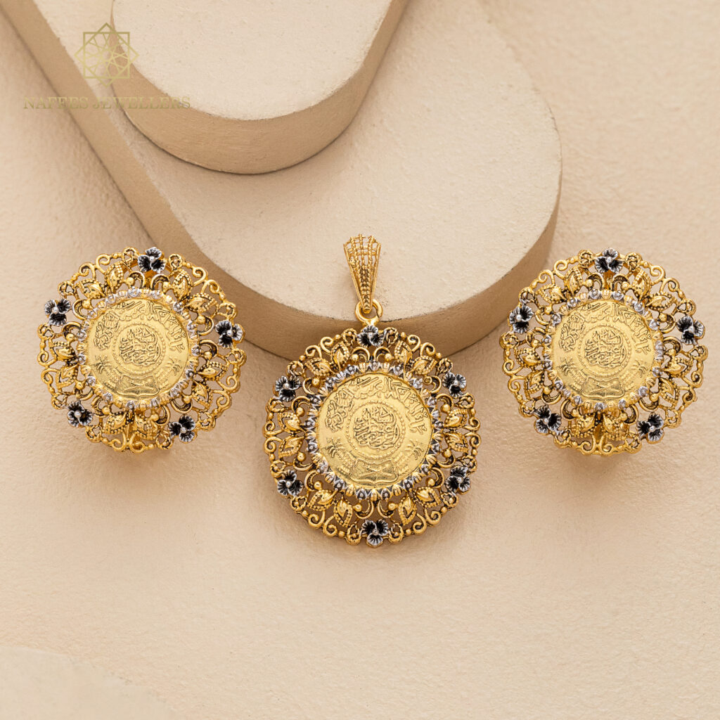 Fine gold pendant set by Hibaat