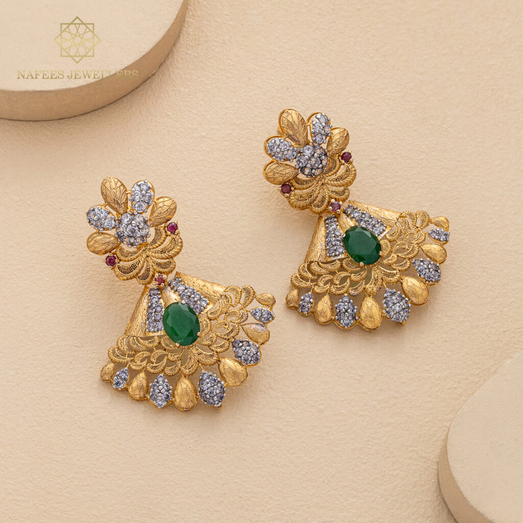 Fine gold emerald earrings by Hibaat