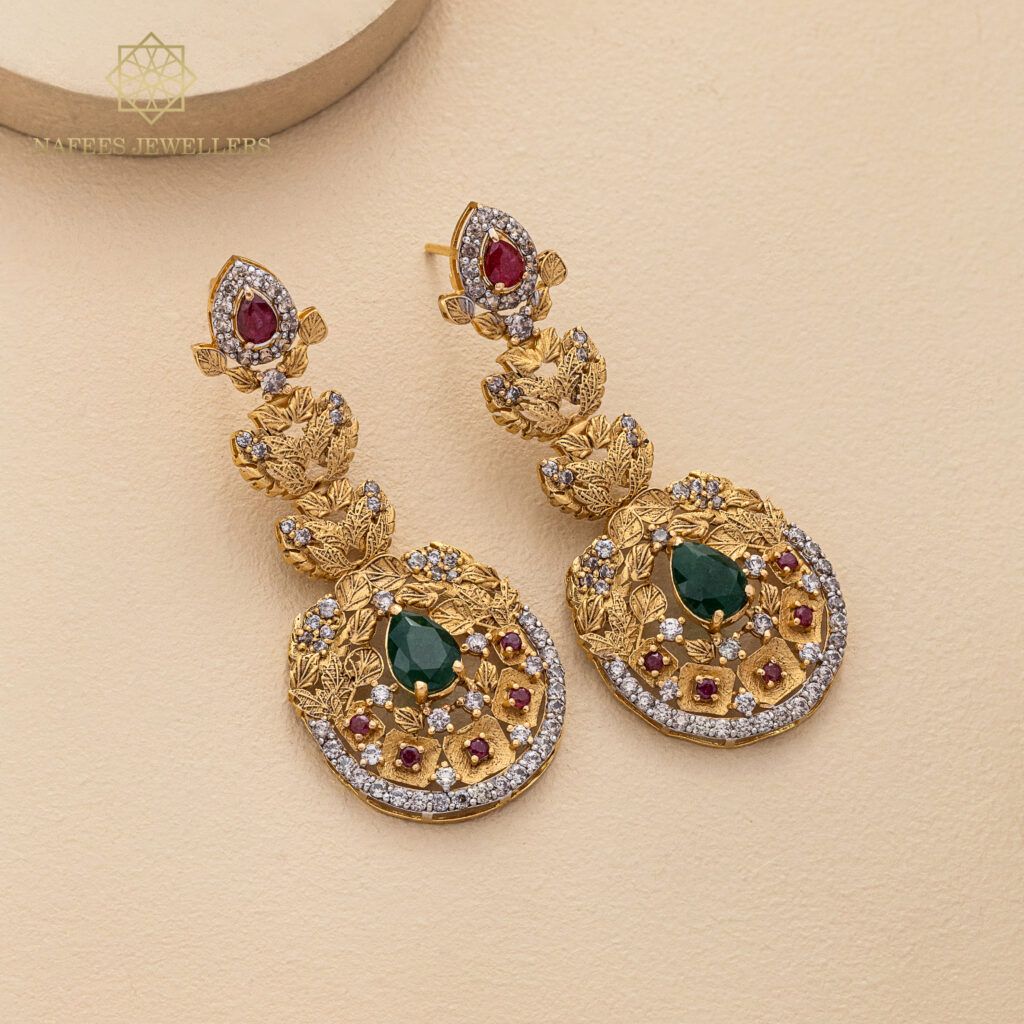 Fine gold earrings by Hibaat