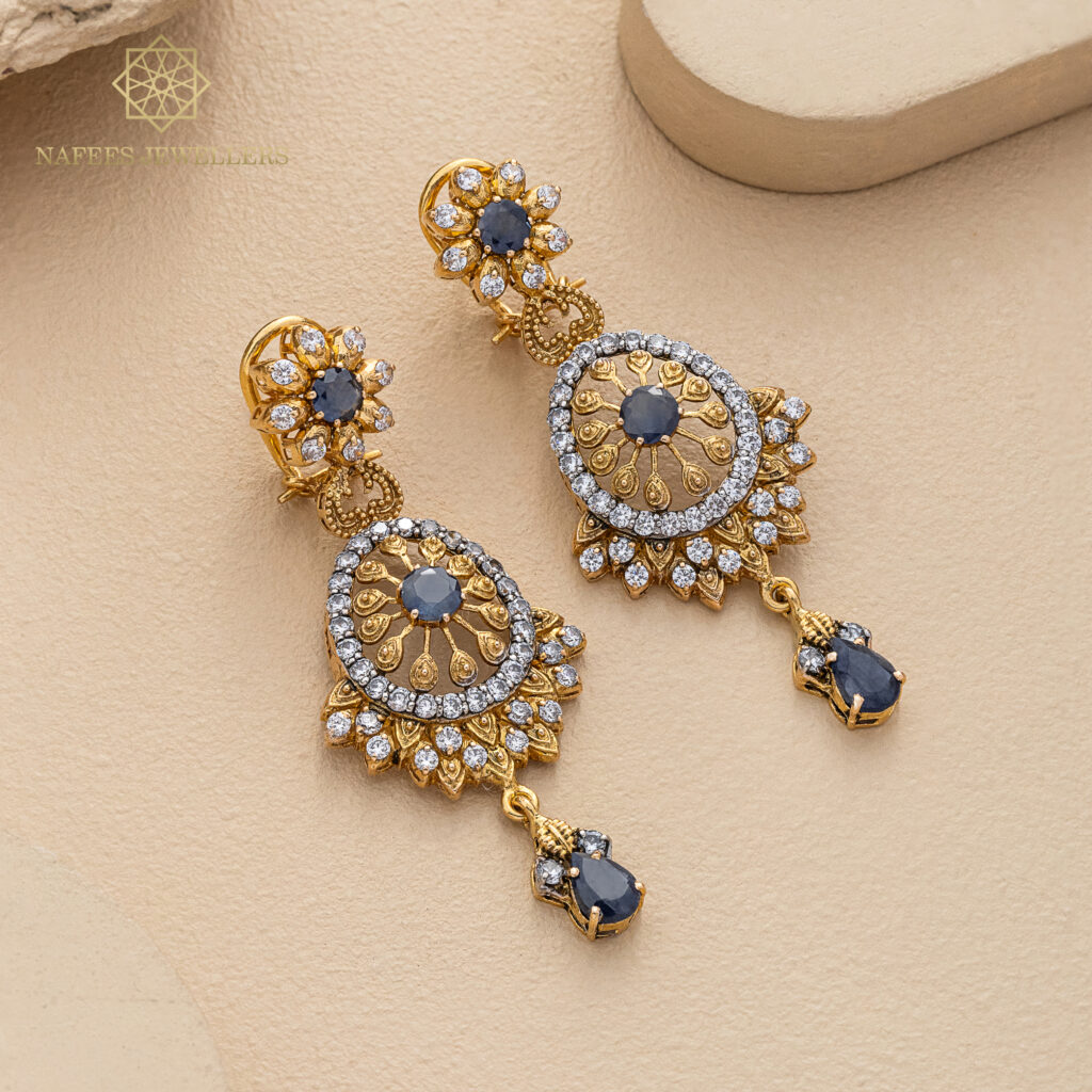Fine gold earrings by Hibaat