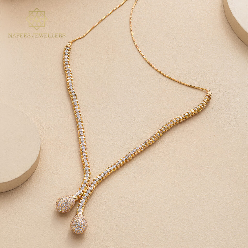 Fine gold necklace by Hibaat