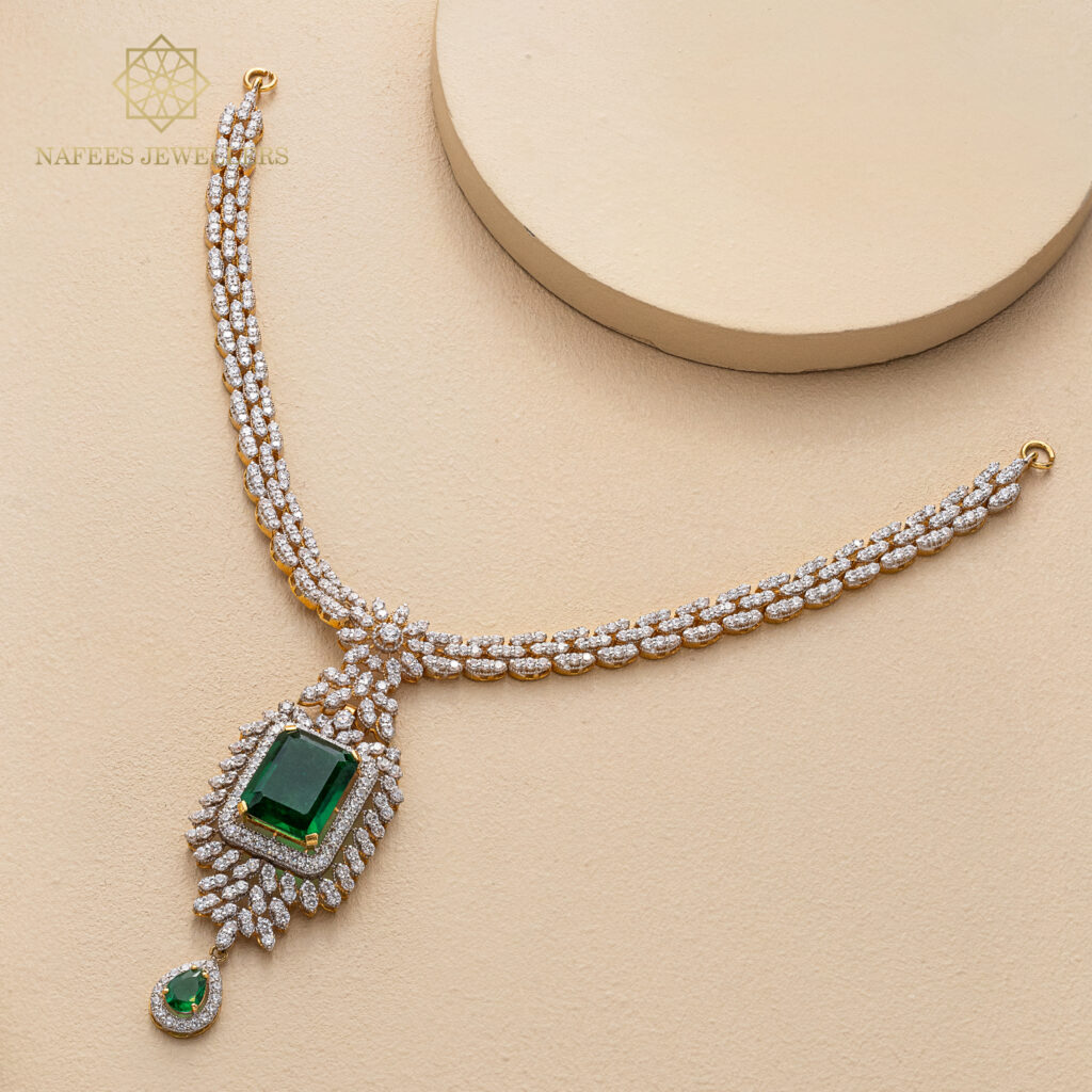 Fine gold emerald necklace by Hibaat
