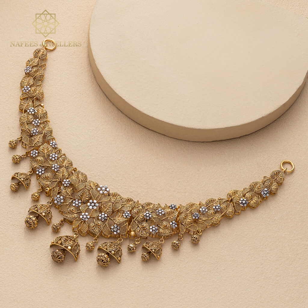 Fine gold necklace by Hibaat