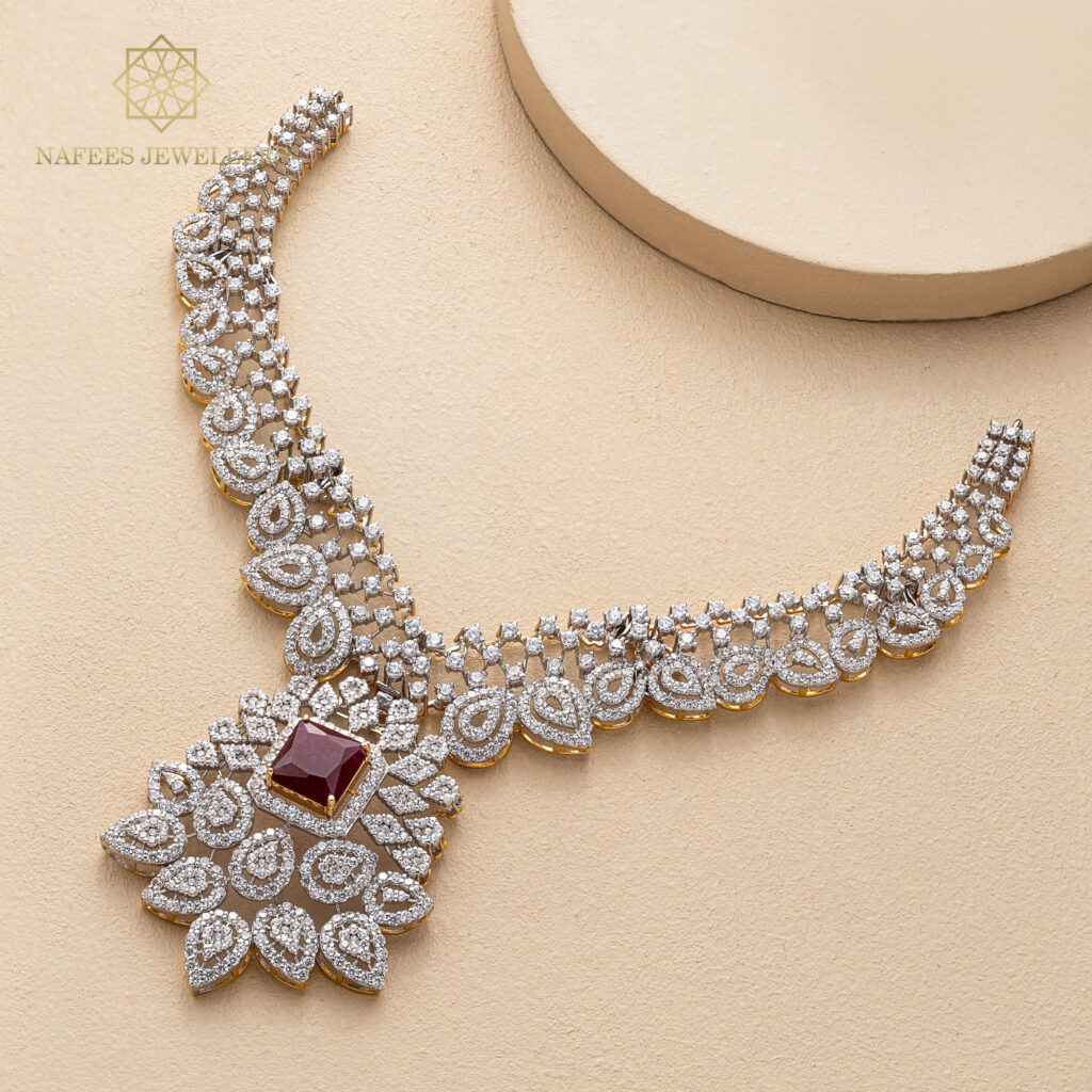 Fine gold necklace by Hibaat