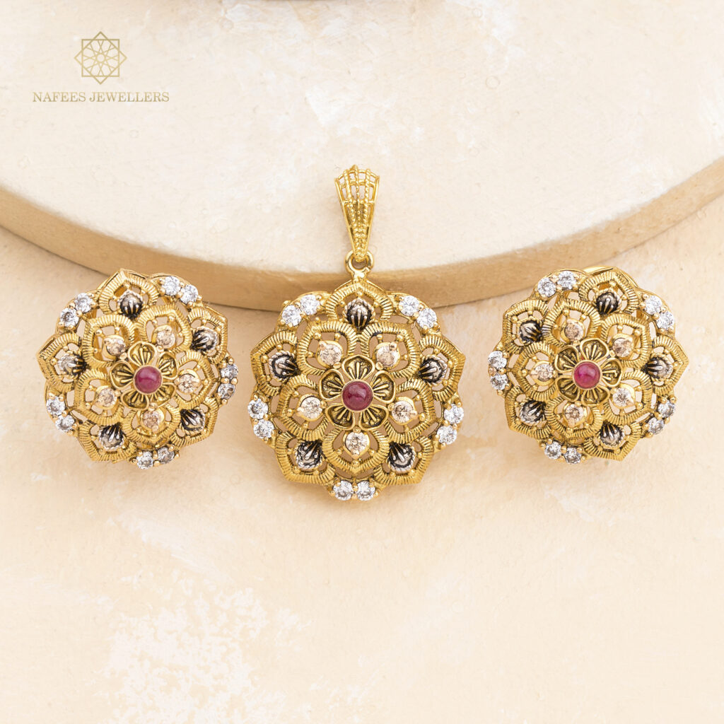 Fine gold pendant set by Hibaat