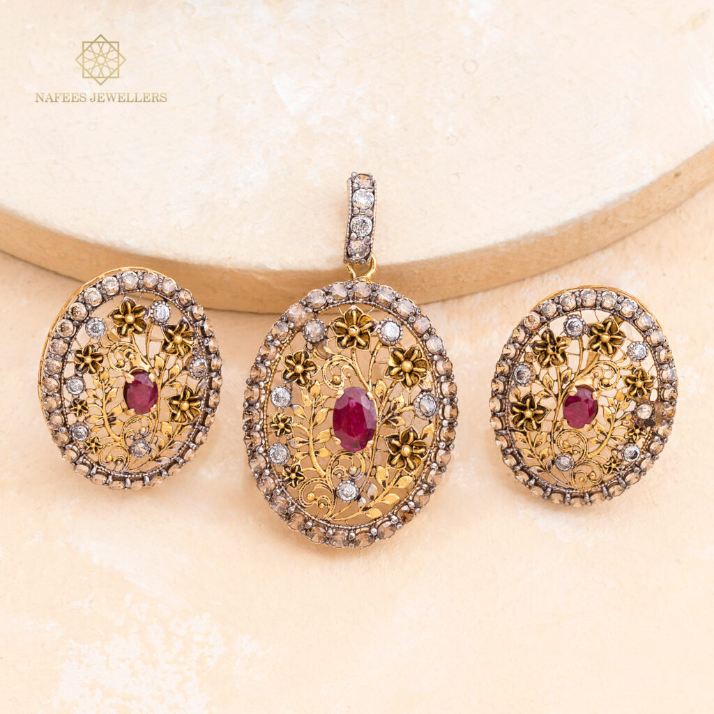 Fine gold pendant set by Hibaat