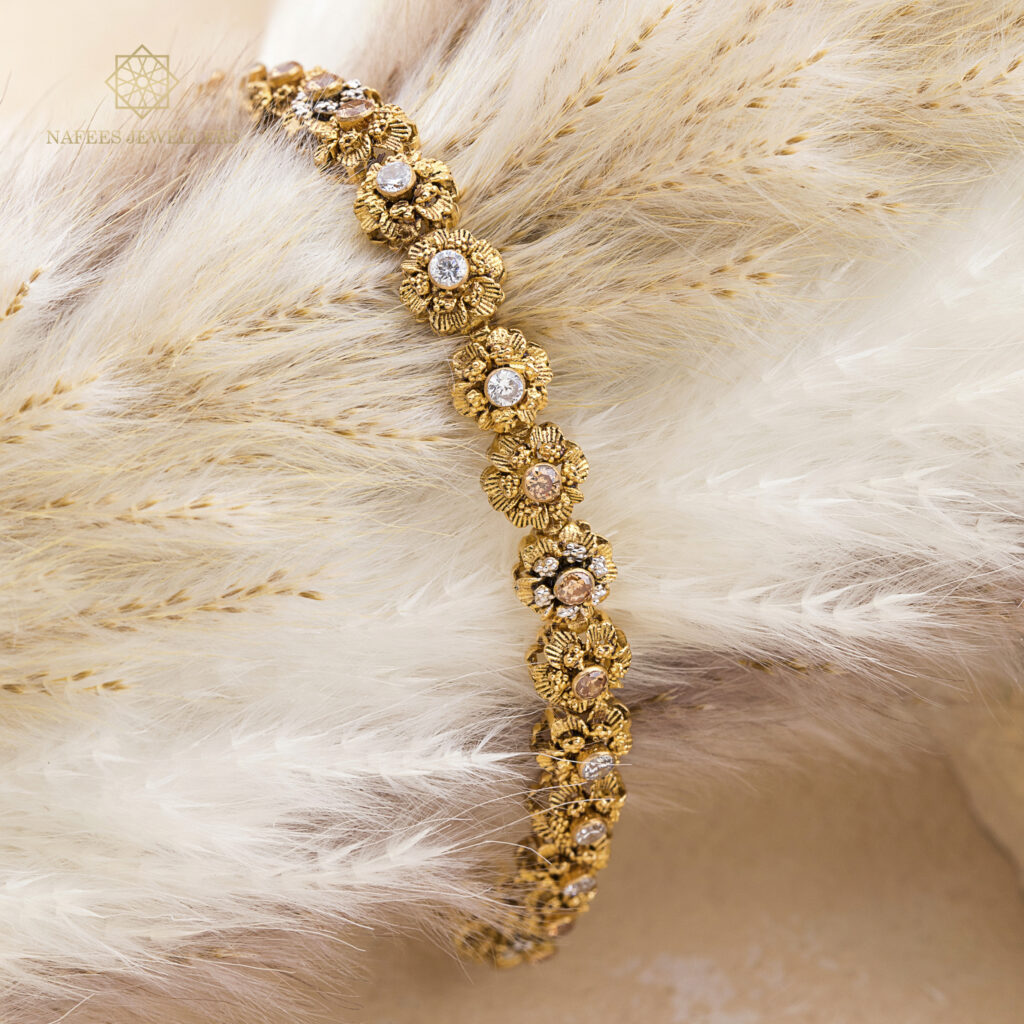 Fine gold bracelet by Hibaat