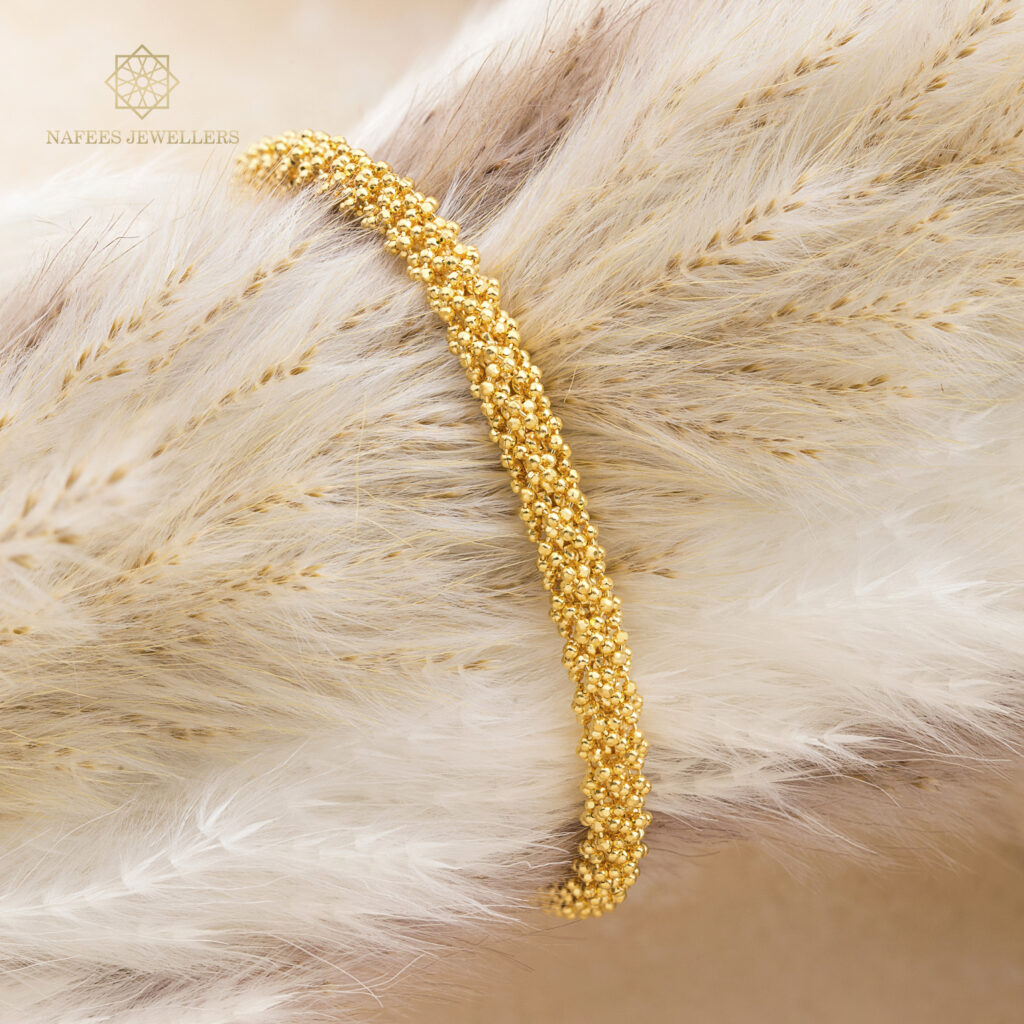 Fine gold bracelet by Hibaat