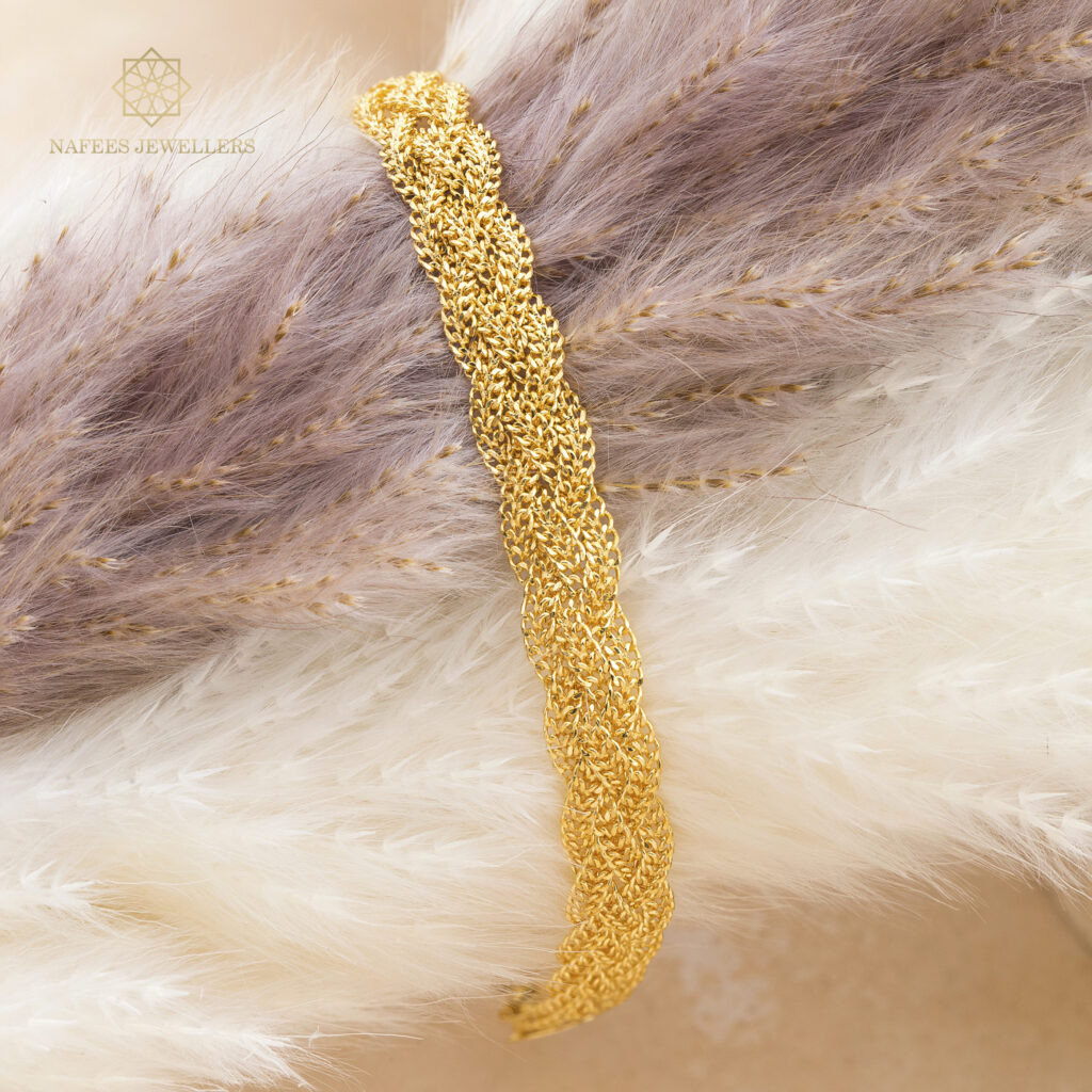 Fine gold bracelet by Hibaat