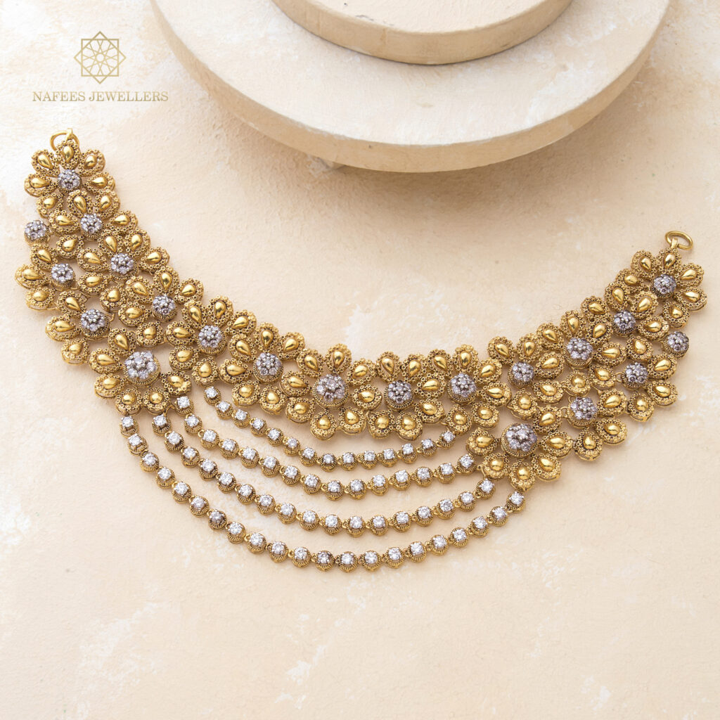 Fine gold necklace by Hibaat
