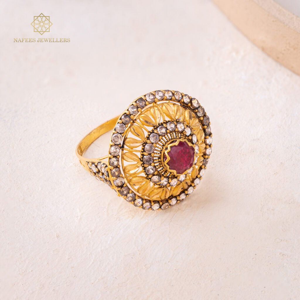 Fine gold ring by Hibaat