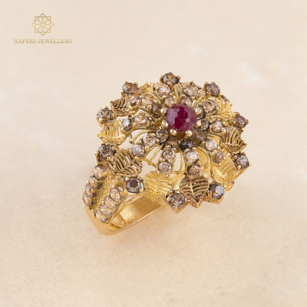 Fine gold ring by Hibaat