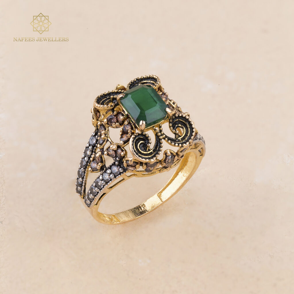 Fine gold emerald ring by Hibaat