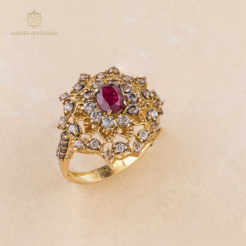 Fine gold ring by Hibaat