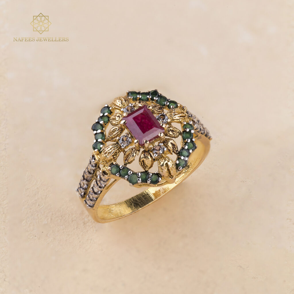 Fine gold ring by Hibaat