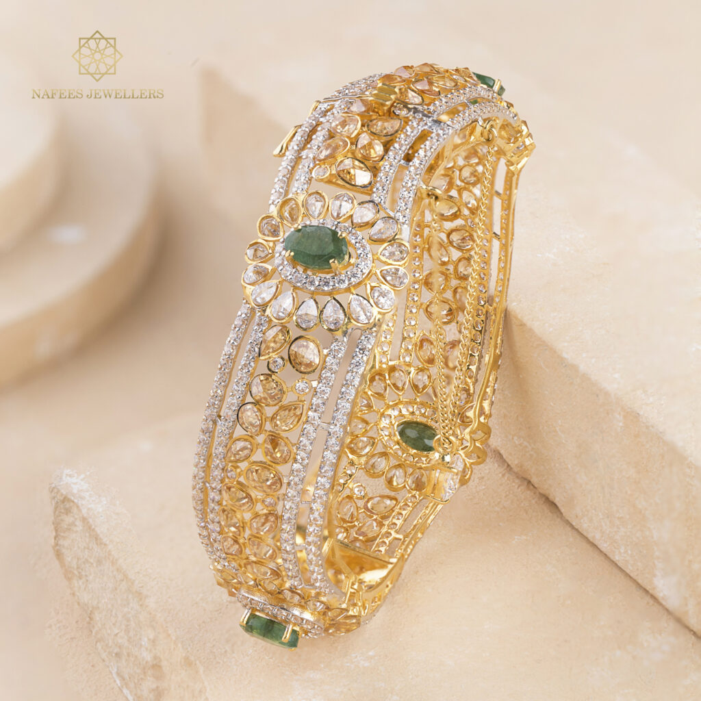 Fine gold bangle by Hibaat